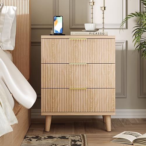 Fluted Nightstand with USB Charging Station, 3 Drawer Dresser Wood Modern Night Stand Bedside Table with Quiet Drawers & Large Storage End Table for Bedroom (1pcs, Natual)