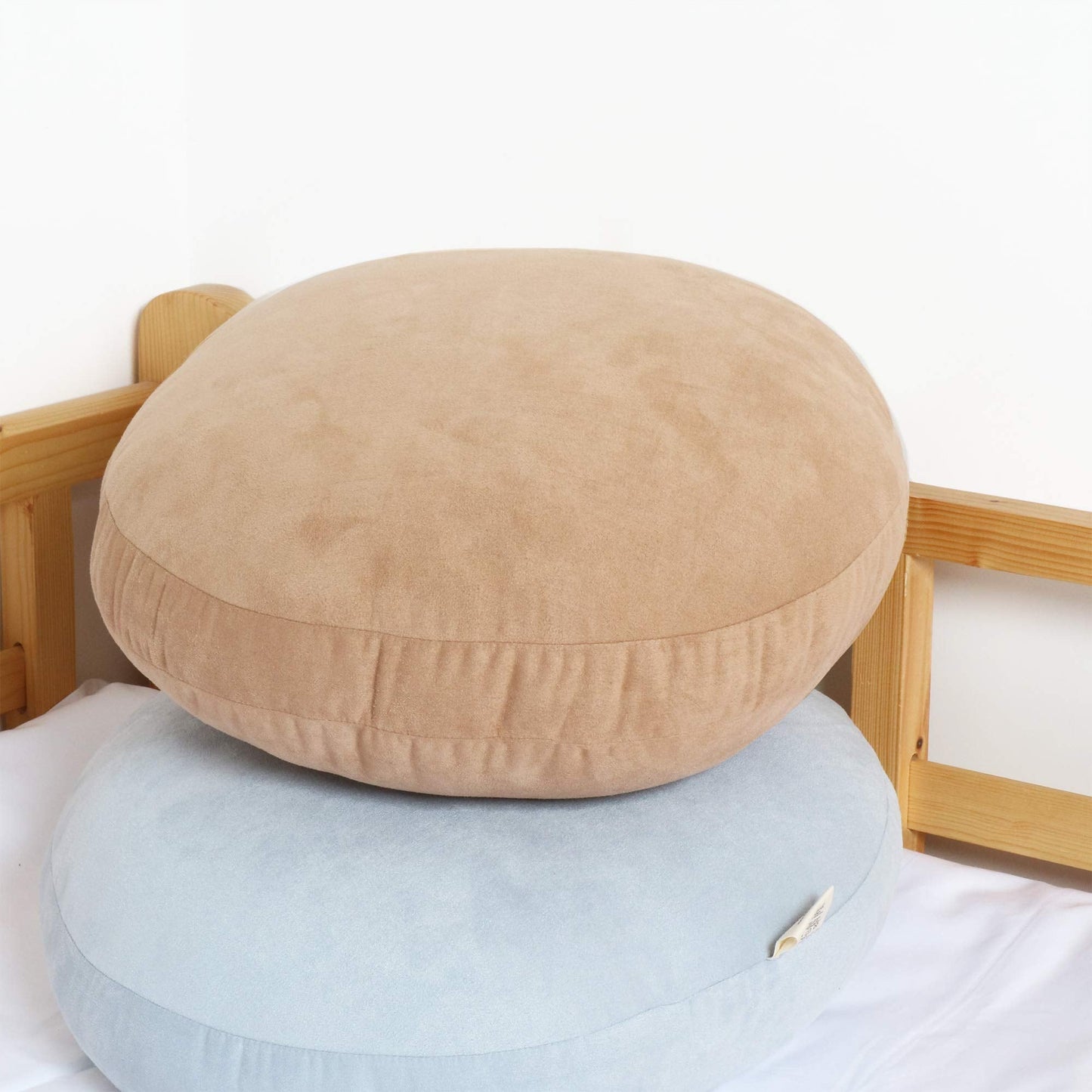Hodeco Round Throw Pillows Down-Like Polyester Filling Super Soft Ultra Fluffy Feather-Like Touching Decorative Circle Floor Cushion for Couch Bed Sofa Office Car, 1 Piece (16x16 Inches, Khaki)